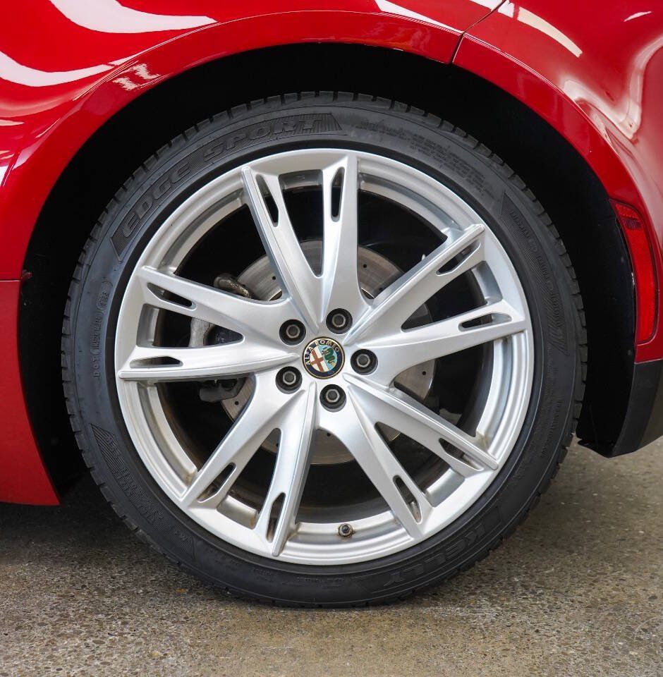 Used 2016 Alfa Romeo 4C Coupe w/ Convenience Group - Coupe RWD image 11