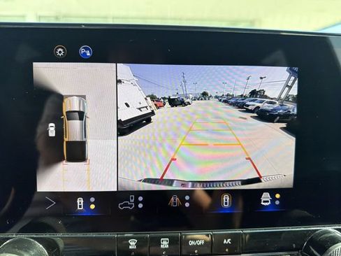 Used 2024 Chevrolet Colorado Trail Boss w/ Technology Package AWD/4WD image 19