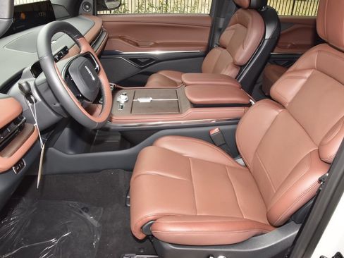 New 2026 Lincoln Navigator Reserve AWD/4WD image 13