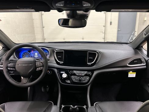 New 2027 Chrysler Pacifica Limited w/ Family Tech Group FWD image 18