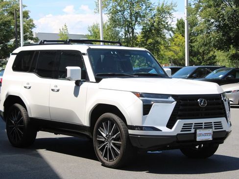 Used 2024 Lexus GX 550 w/ Accessory Package (Z1) AWD/4WD image 2