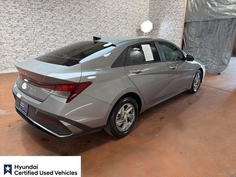 Certified 2024 Hyundai Elantra SE FWD image 8