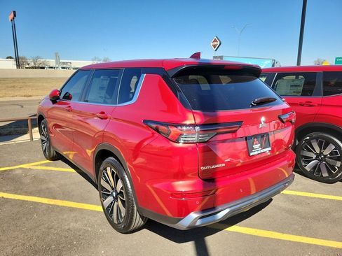 New 2026 Mitsubishi Outlander SE image 2