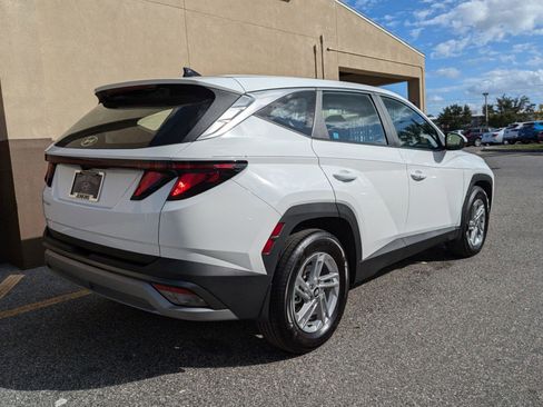 Certified 2025 Hyundai Tucson SE image 4