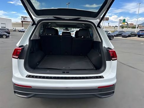 Used 2024 Volkswagen Tiguan SE AWD/4WD image 16