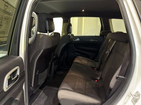 Used 2021 Jeep Grand Cherokee Laredo image 20