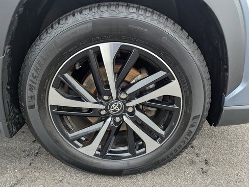 Used 2024 Toyota Corolla Cross XSE image 12