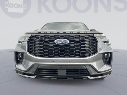 Used 2025 Ford Explorer ST AWD/4WD image 11