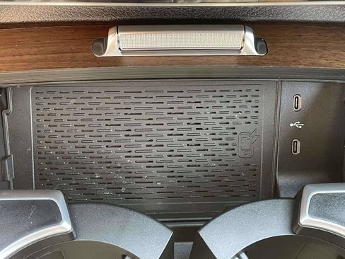 Used 2025 Mercedes-Benz GLS 450 4MATIC image 21