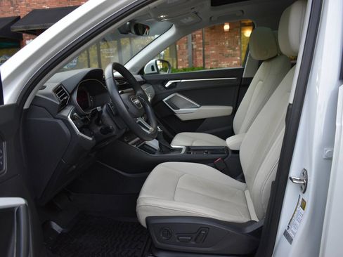 Used 2021 Audi Q3 2.0T Premium w/ Convenience Package AWD/4WD image 7