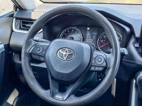 Used 2019 Toyota RAV4 LE FWD image 14