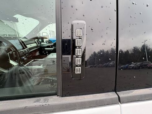 Certified 2022 Ford F350 Lariat w/ Lariat Ultimate Package image 11