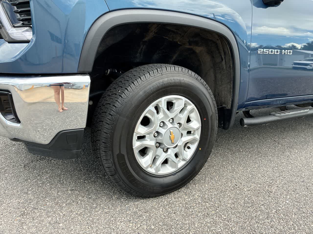 Used 2024 Chevrolet Silverado 2500 LTZ w/ LTZ Plus Package AWD/4WD image 33