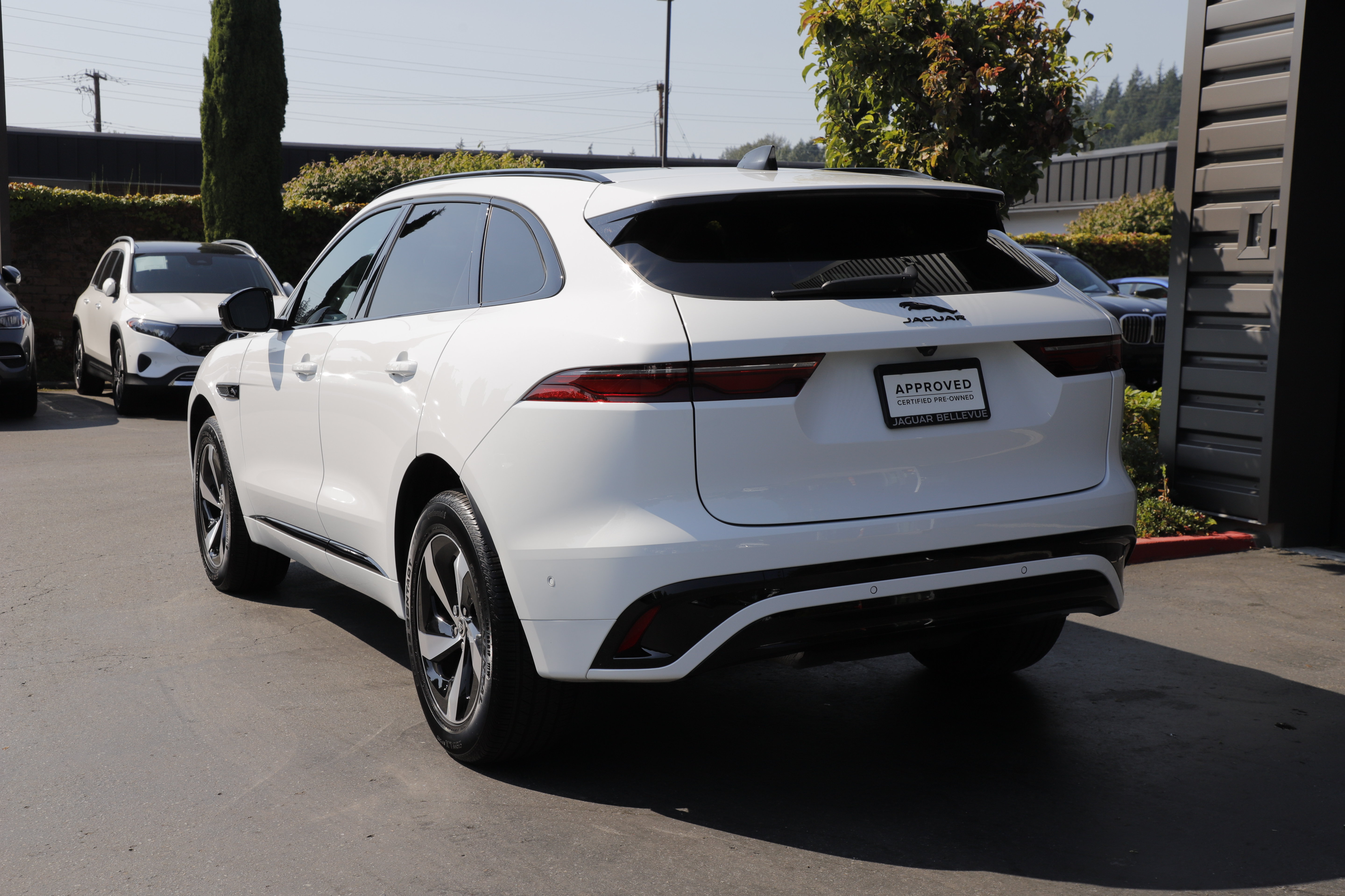 Certified 2025 Jaguar F-PACE R-Dynamic S AWD/4WD image 4