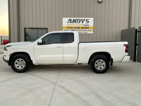 Used 2024 Nissan Frontier SV RWD image 5