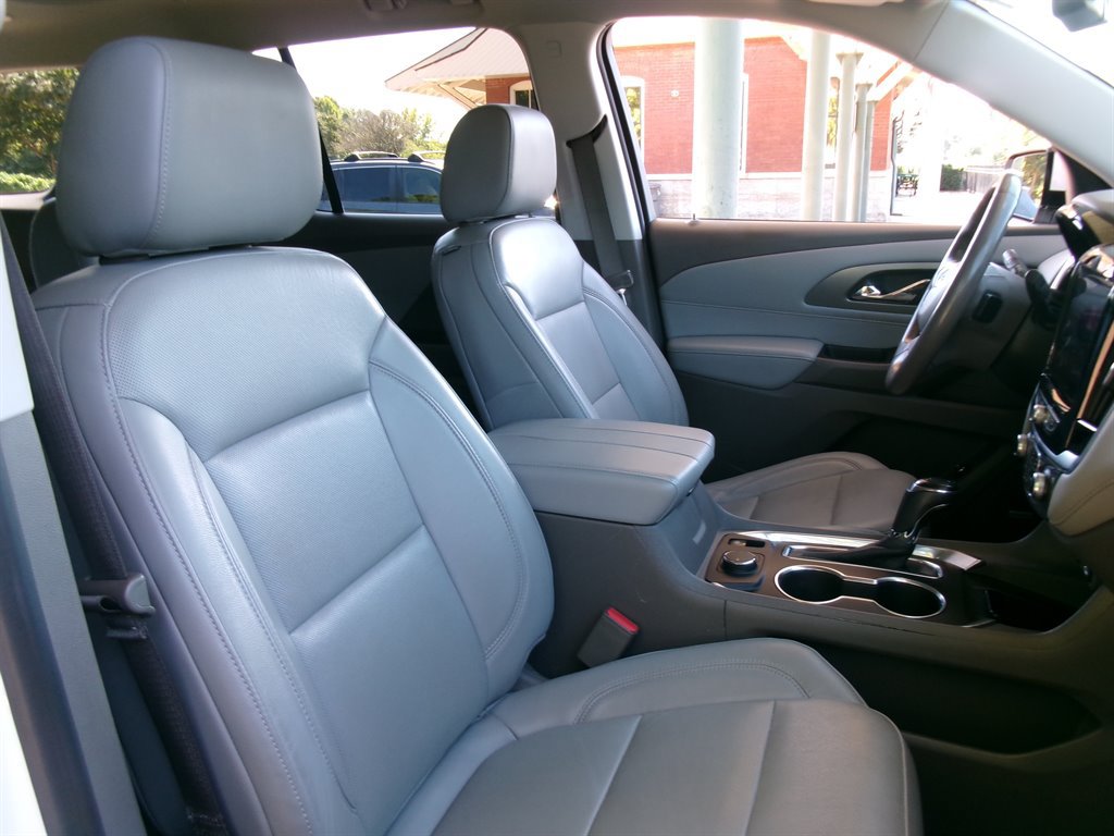 Used 2020 Chevrolet Traverse Premier FWD image 15
