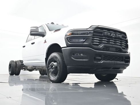 New 2026 RAM 3500 Tradesman AWD/4WD image 32