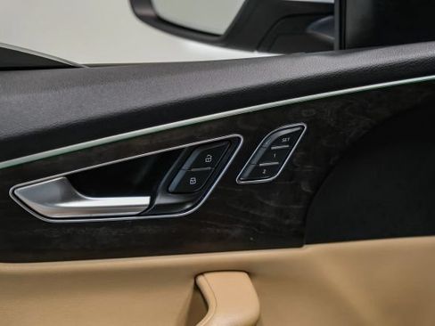Used 2019 Audi Q8 Premium Plus w/ Premium Plus AWD/4WD image 36