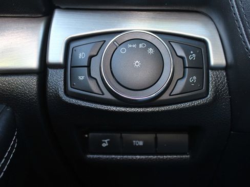 Used 2018 Ford Explorer Platinum image 17