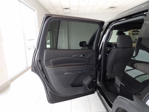 Used 2024 Chevrolet Traverse LT w/ Enhanced Driving Package image 20