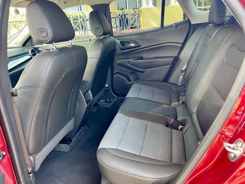 Used 2025 Chevrolet Trax LT w/ LT Convenience Package image 12