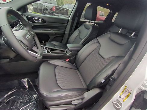 New 2026 Jeep Compass Latitude image 22
