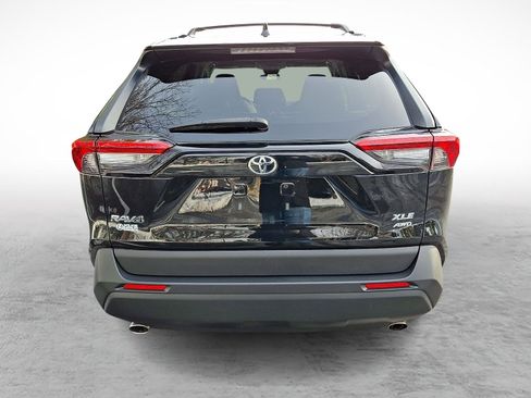 Used 2022 Toyota RAV4 XLE image 5