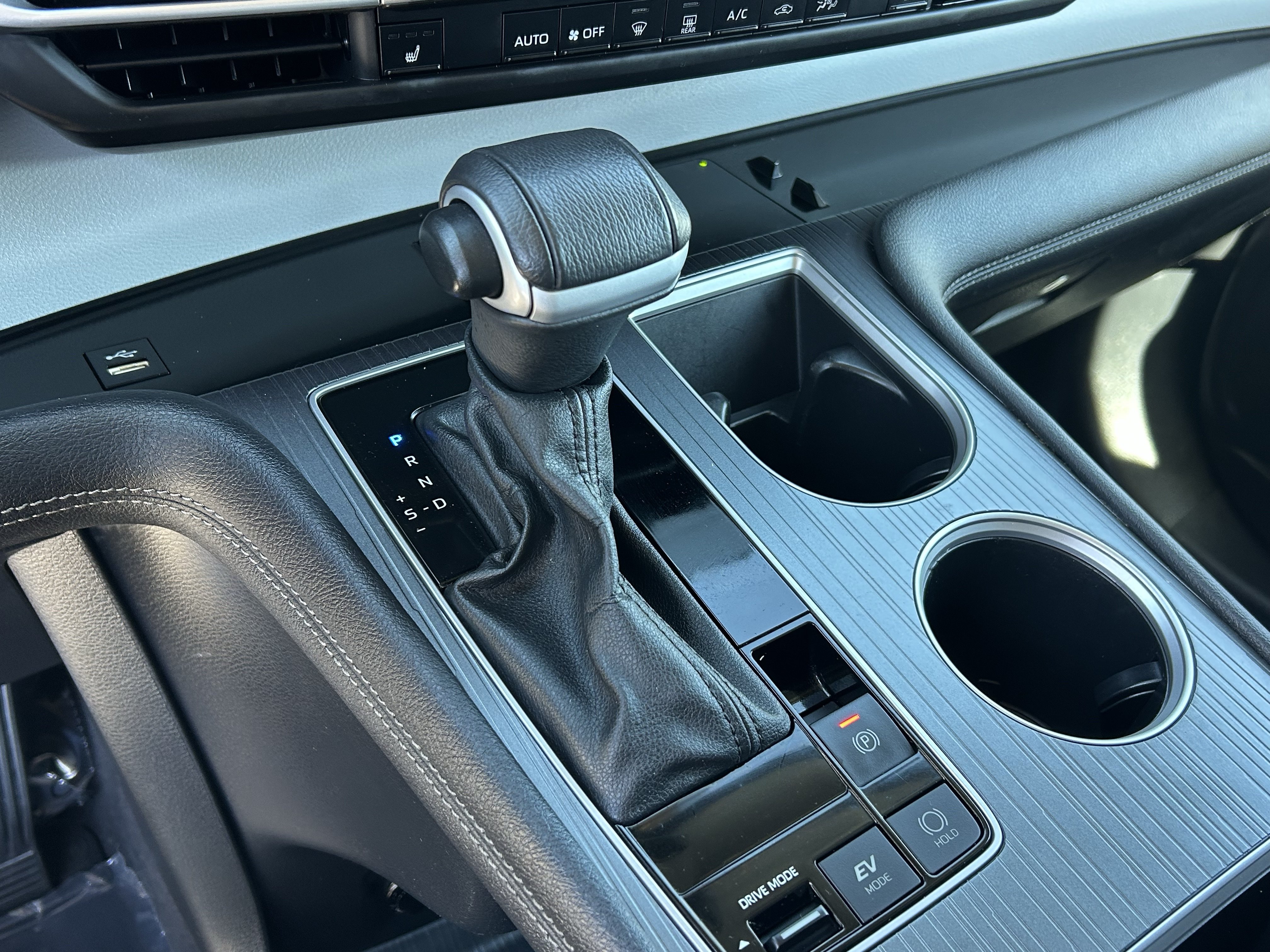 Certified 2025 Toyota Sienna XLE FWD image 23