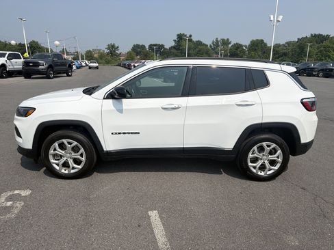 Used 2024 Jeep Compass Latitude AWD/4WD image 7