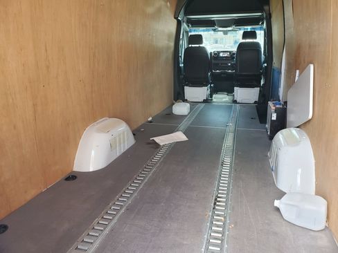 Used 2025 Mercedes-Benz Sprinter 2500 image 8