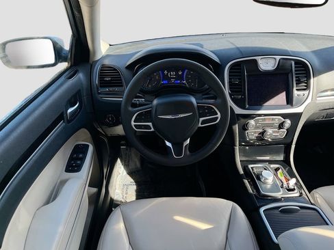 Used 2023 Chrysler 300 Touring L image 23