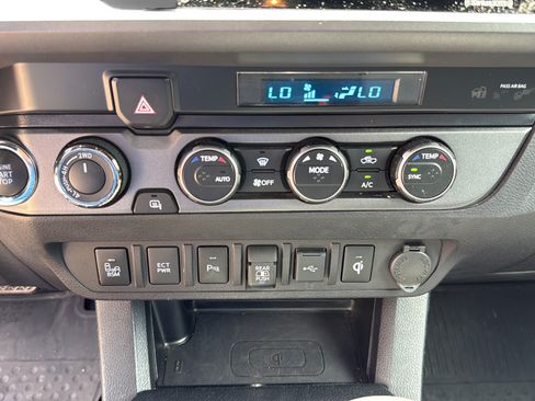 Used 2021 Toyota Tacoma TRD Off-Road w/ Technology Package AWD/4WD image 24