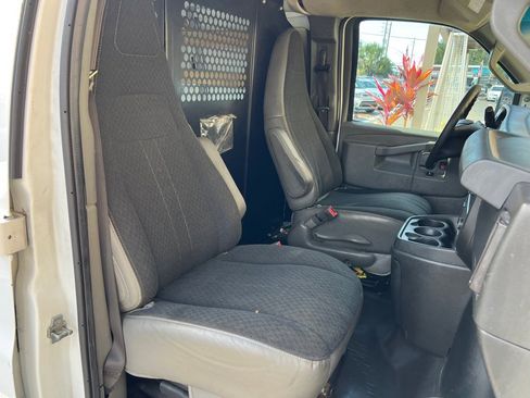 Used 2021 GMC Savana 2500 G2500 w/ Driver Convenience Package image 28