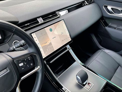 Used 2025 Land Rover Range Rover Velar Dynamic SE image 32