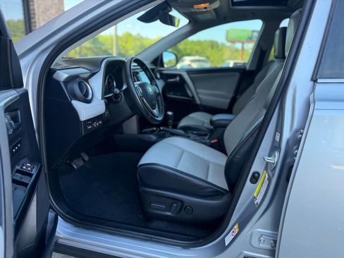 Used 2017 Toyota RAV4 Limited image 19