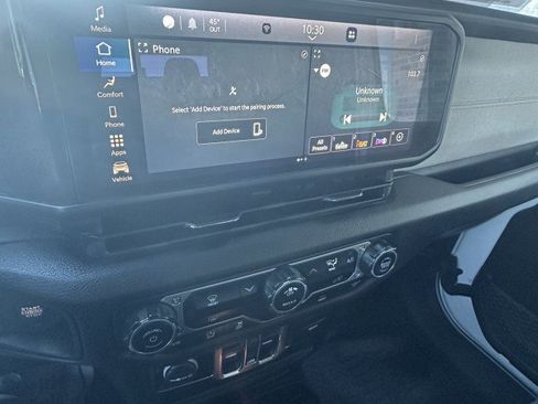 Used 2025 Jeep Gladiator Sport image 12