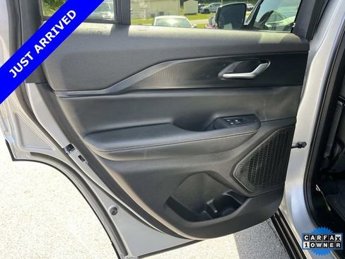 Certified 2025 Jeep Grand Cherokee Altitude AWD/4WD image 19