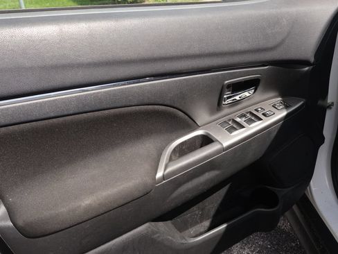 Used 2019 Mitsubishi Outlander Sport SE FWD image 17