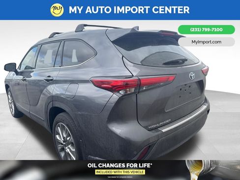 Used 2023 Toyota Highlander Limited image 4