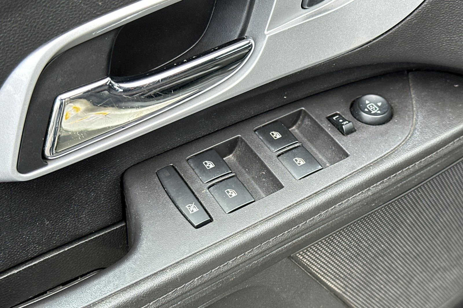 Used 2013 Chevrolet Equinox LS AWD/4WD image 12