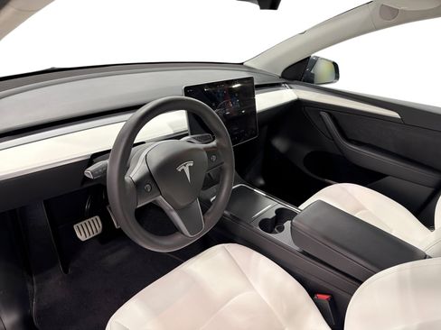 Certified 2023 Tesla Model Y Performance AWD/4WD image 9