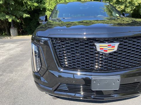 Used 2025 Cadillac Escalade Sport Platinum w/ LPO, Floor Liner Package AWD/4WD image 14