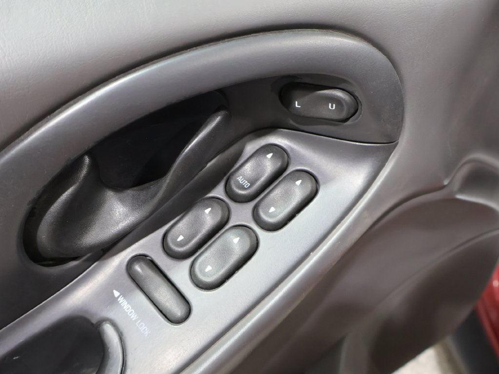 Used 1999 Ford Taurus SE FWD image 18