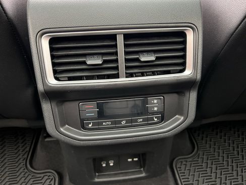 Used 2024 Volkswagen Atlas SEL image 39