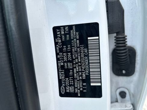 Used 2025 Hyundai Elantra Limited FWD image 22