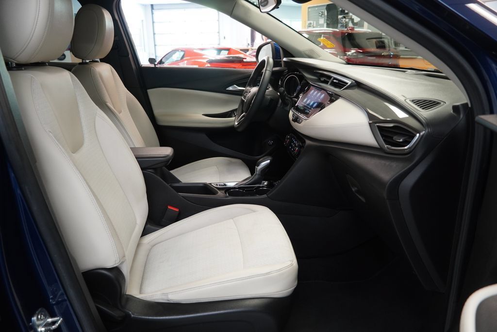 Used 2022 Buick Encore GX Select AWD/4WD image 36