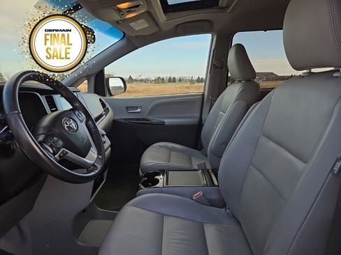 Used 2017 Toyota Sienna XLE image 13