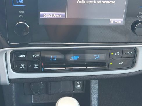 Used 2017 Toyota Corolla LE w/ Carpet Mat Package (TMS) FWD image 26