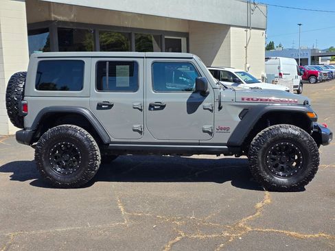 Used 2023 Jeep Wrangler Unlimited Rubicon AWD/4WD image 8