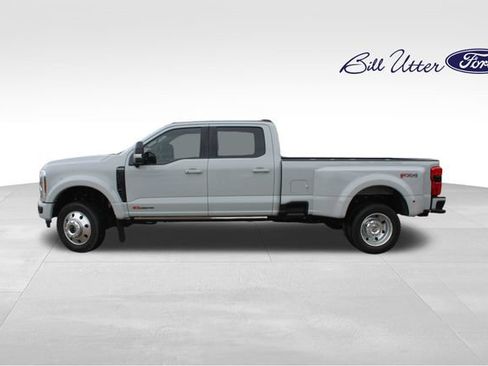 Certified 2025 Ford F450 Platinum w/ FX4 Off-Road Package AWD/4WD image 8